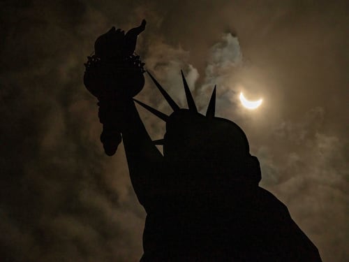 ¿Te quedaste con ganas de ver el eclipse solar total? Estos son todos los que se vienen en la próxima década