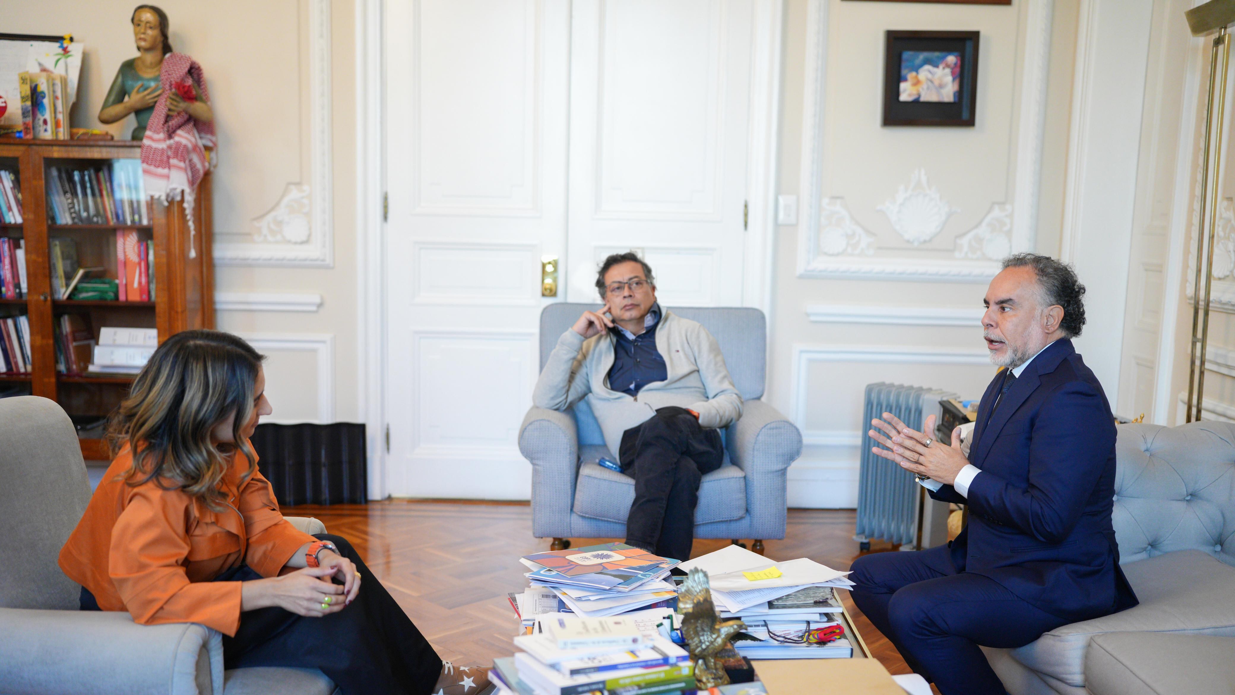 Reunión de Petro y Benedetti.