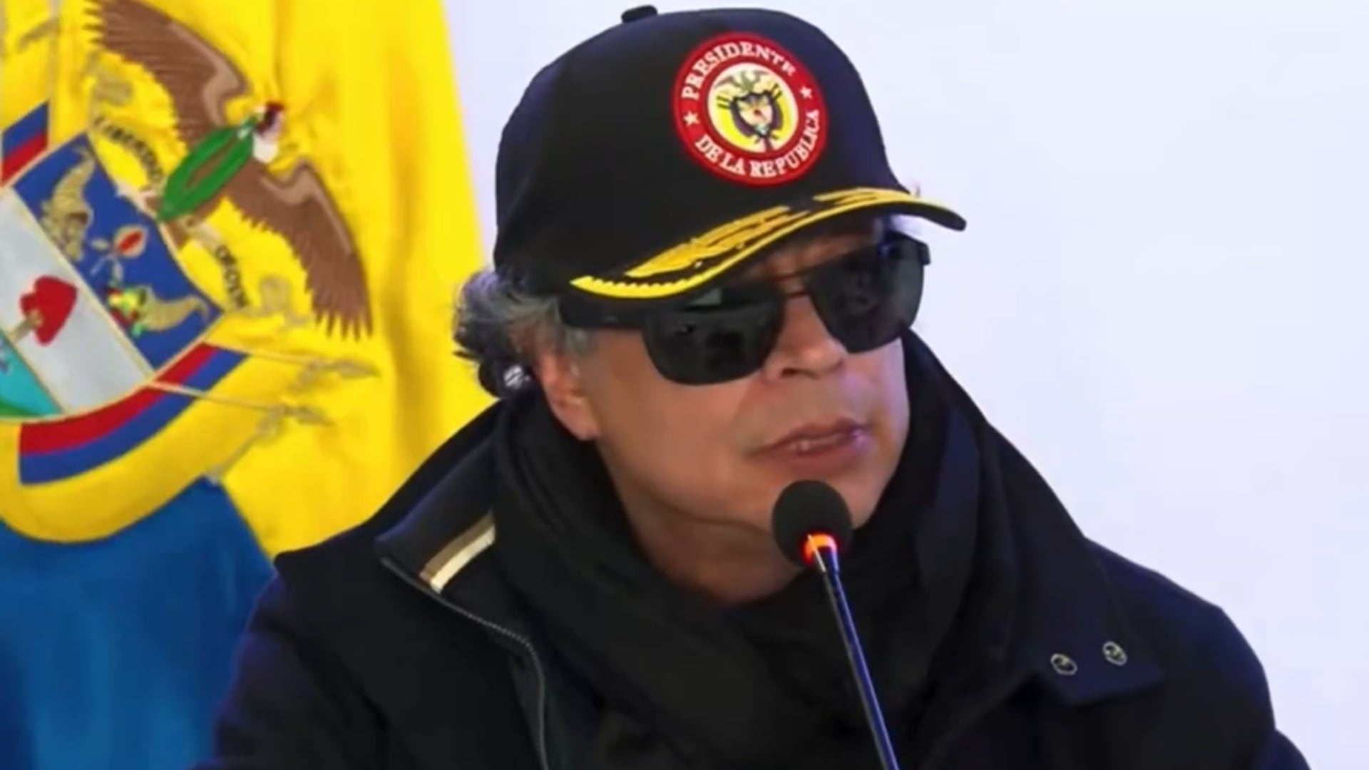 Gustavo Petro confirmó que empezará a utilizar gafas oscuras por problemas de visión.