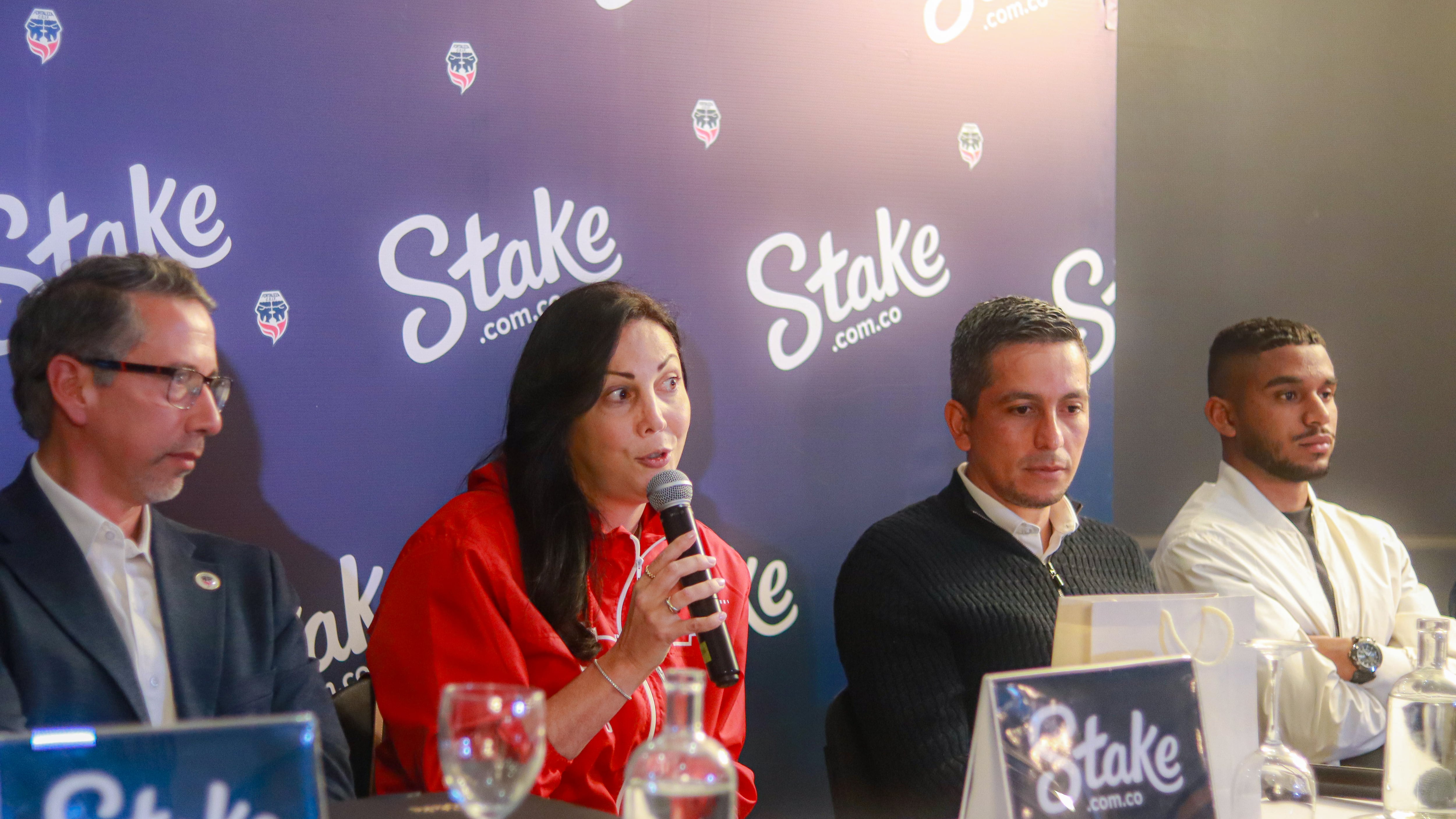 Rueda de prensa de Stake y Fortaleza - Foto: Cortesía del equipo de prensa de Fortaleza CEIF el 21 de noviembre del 2025