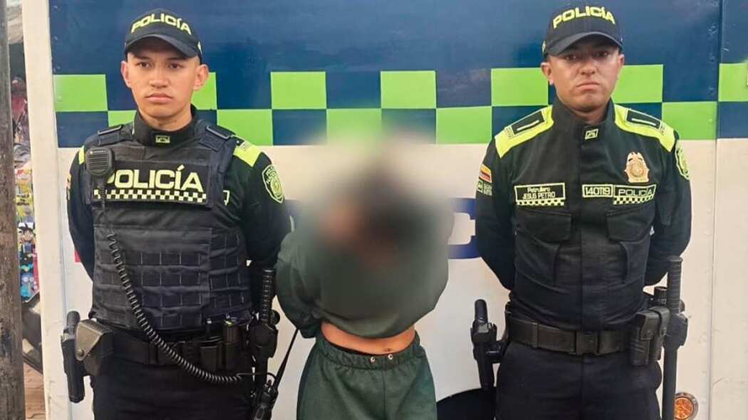 Policía capturó a una mujer con circular azul de la Interpol.