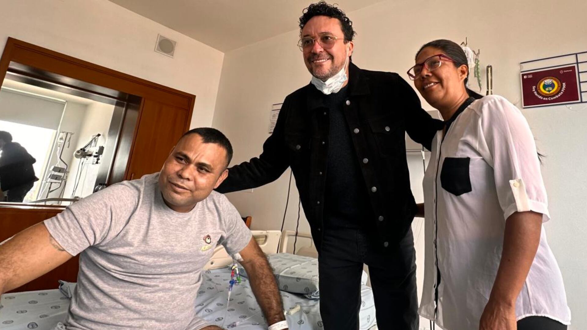 Andrés Cepeda visitó el Hospital Militar de Bogotá