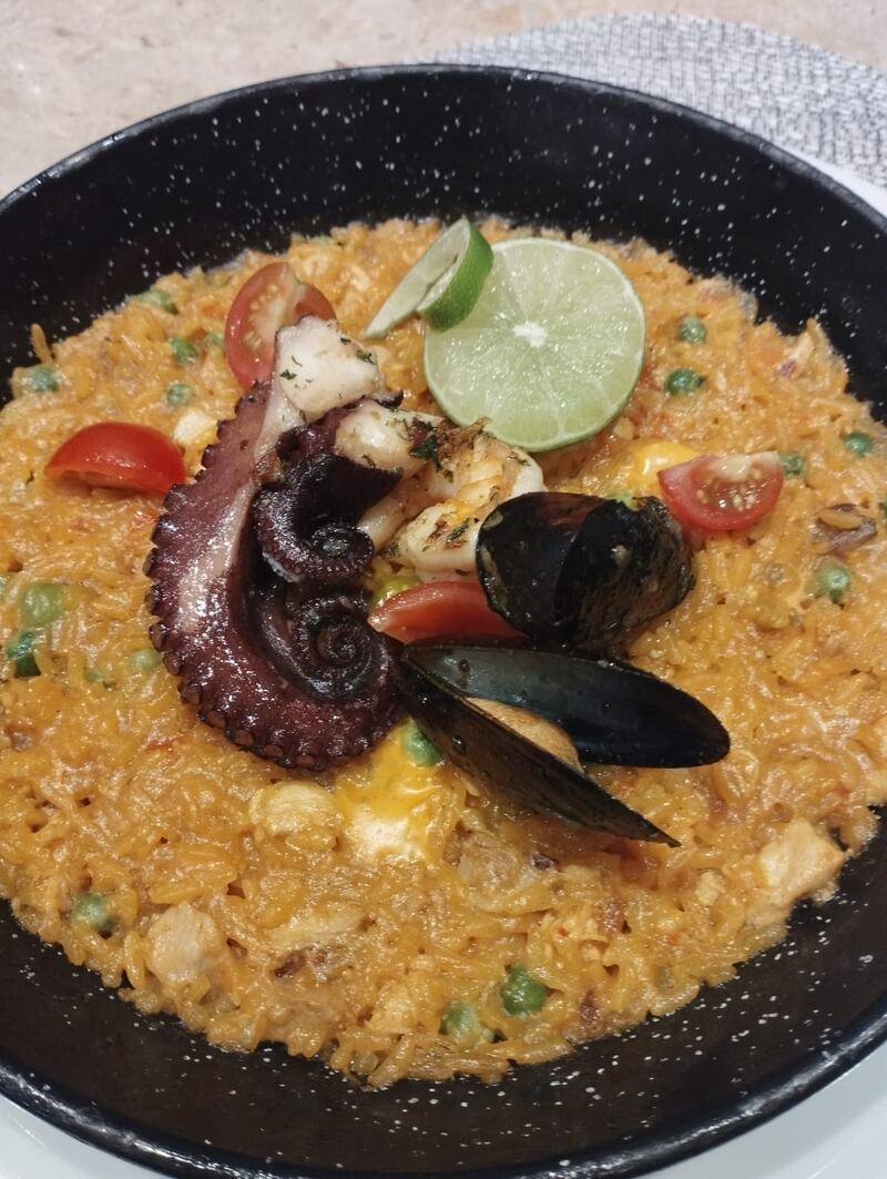 Plan en Bogotá: hotel ofrece amplio e indulgente menú de gastronomía española, de los más variados del país.