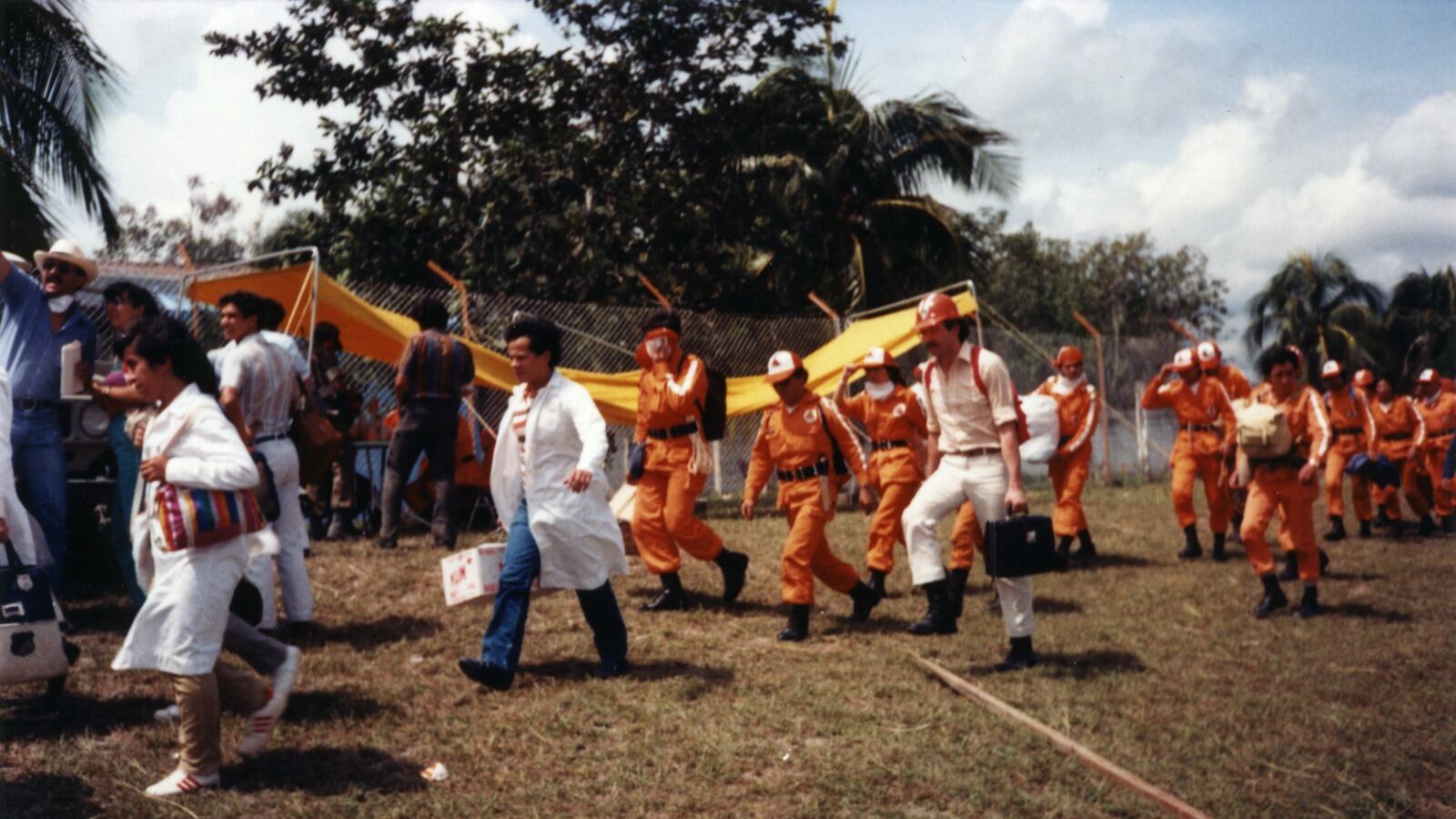 Foto del campamento de Médicos Sin Fronteras (MSF) en Armero., Tolima, en 1985.