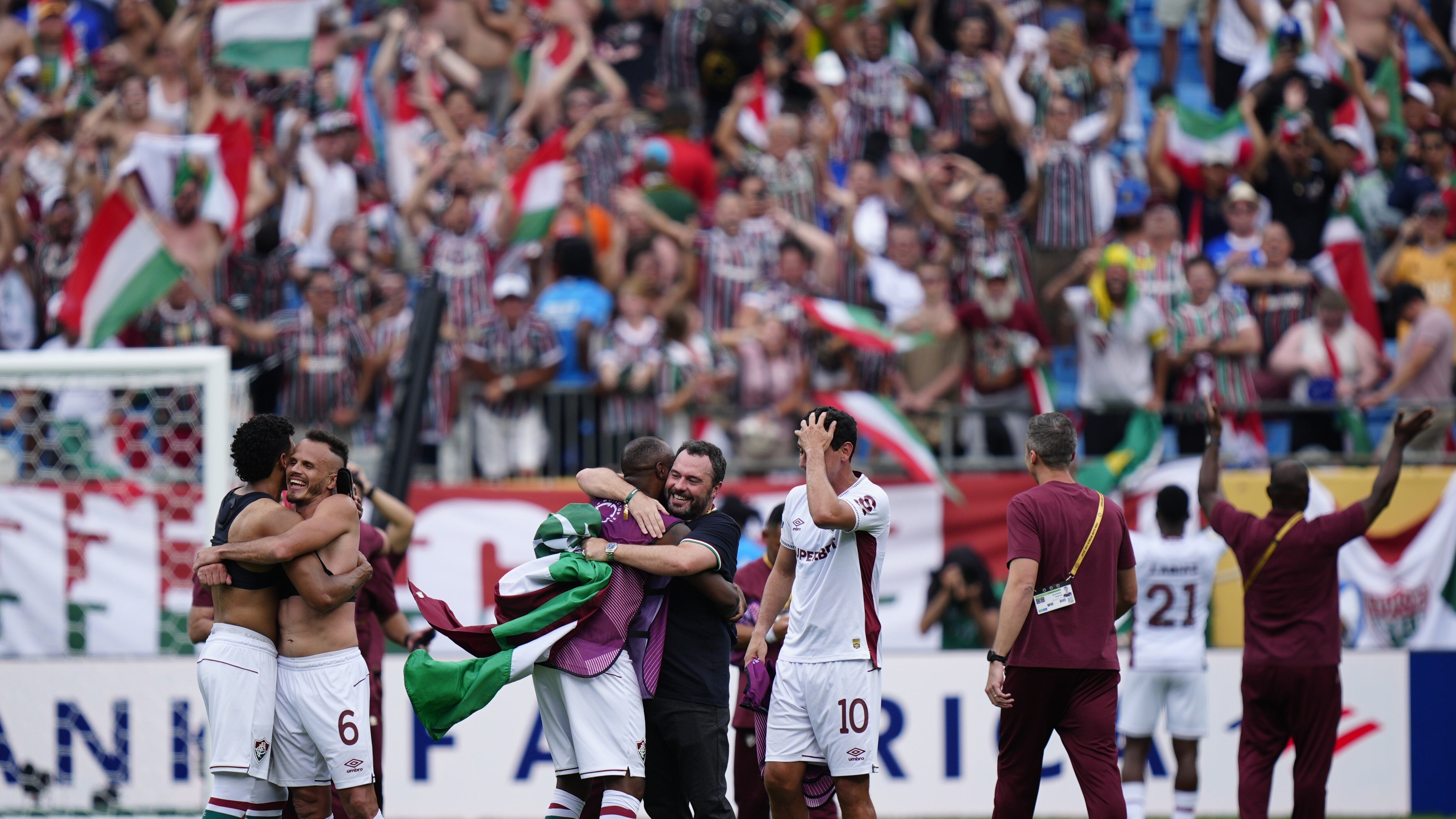 CHARLOTTE (United States), 30/06/2025.- Fluminense players celebrate following the Fluminense FC win over FC Inter Milan in their FIFA Club World Cup 2025 match in Charlotte, North Carolina, USA, 30 June 2025. (Mundial de Fútbol) EFE/EPA/JACOB KUPFERMAN