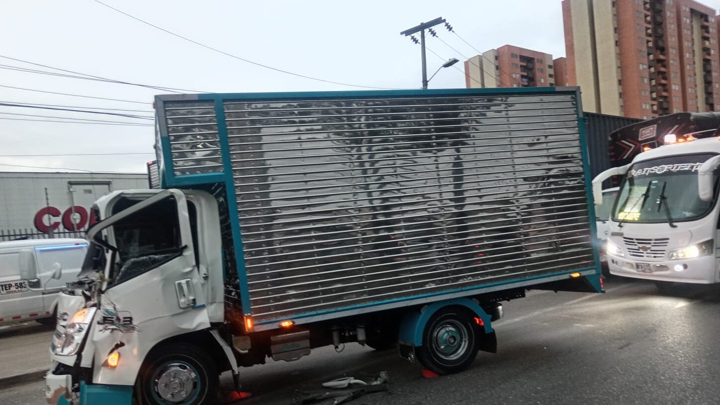 Choque de camiones en Bogotá