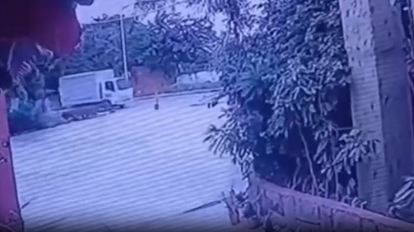 Foto del momento exacto del asesinado de joven mujer en Juan Mina en Barranquilla.