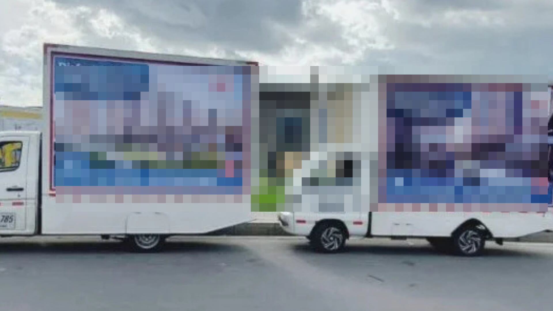 Prohíben uso de publicidad exterior en vehículos.