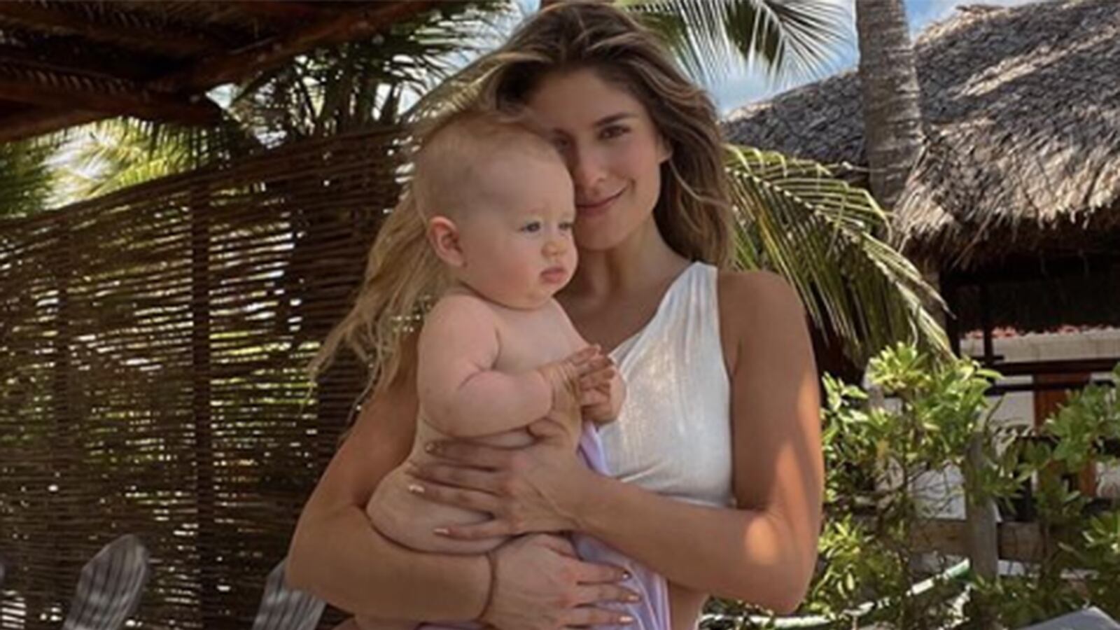 Laura Tobón derrochó en el bautizo de su hijo.