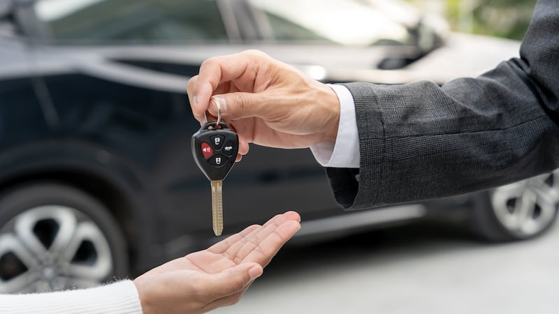 El fin de los “traspasos en blanco”: ¿Cómo evitar que un carro ajeno le arruine el bolsillo?