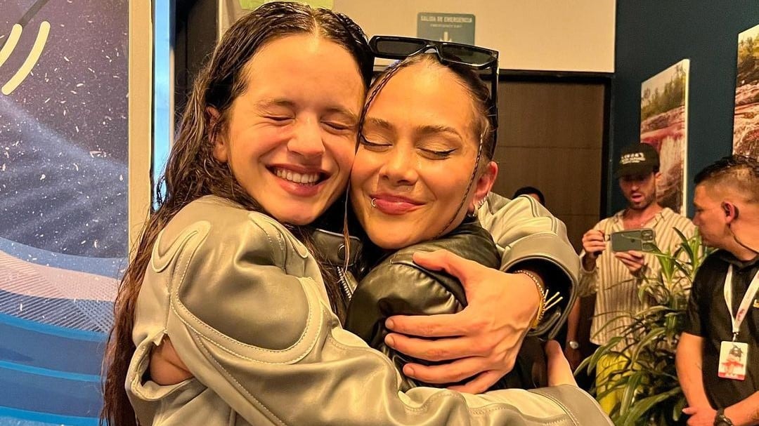 Tal parece que Greeicy anhelaba poder juntarse con Rosalía al punto que hasta se fue vestida como ella al concierto.