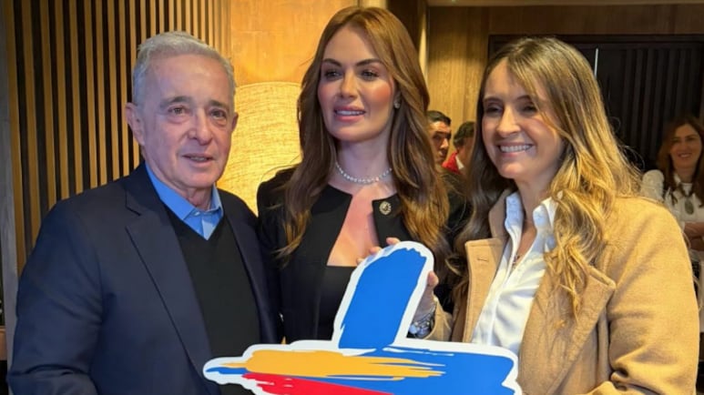 Álvaro Uribe, Sara Uribe y Paloma Valencia