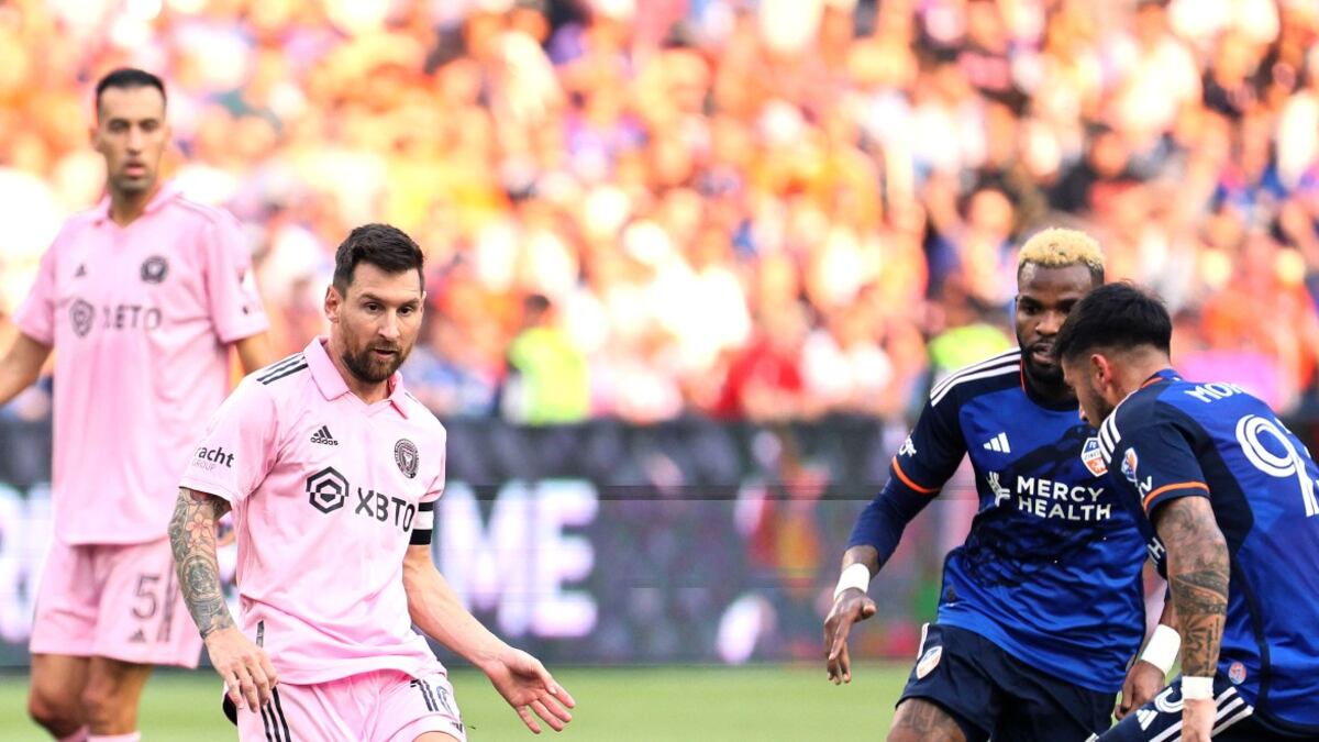 Luto en el fútbol mundial por muerte de jugador de Selección que cayó de un piso 11