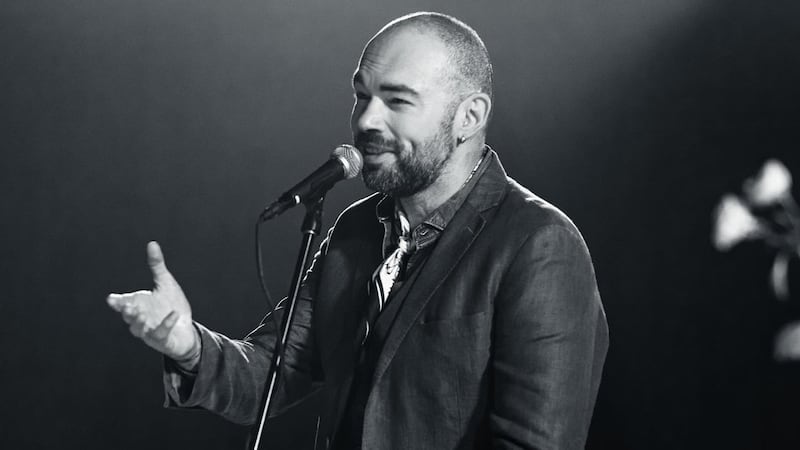 Santiago Cruz celebra 15 años de su icónico disco ‘Cruce de caminos’ con el lanzamiento del álbum conmemorativo