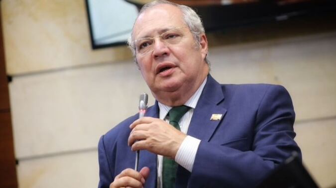 Iván Name Vásquez. nuevo presidente del Senado.