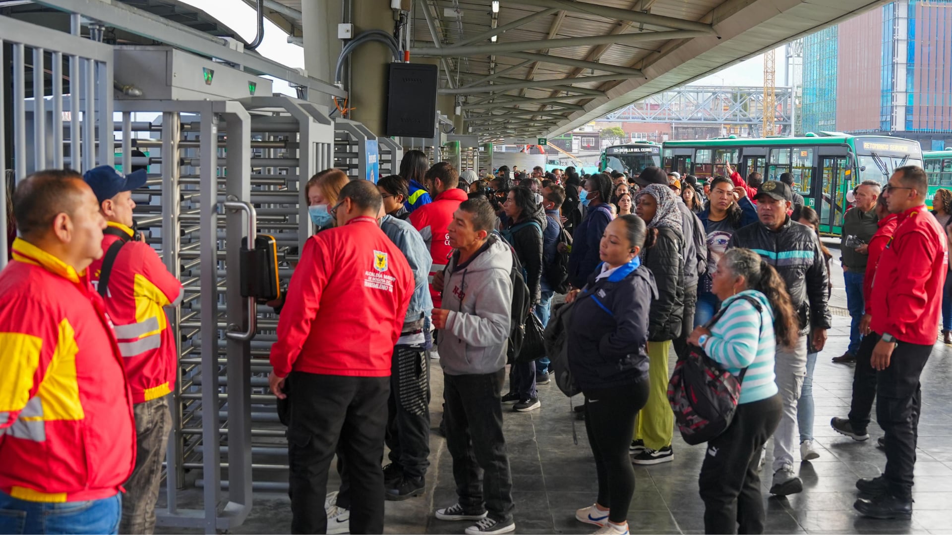 Así son los nuevos torniquetes del Portal 20 de Julio para reducir los colados en el sistema