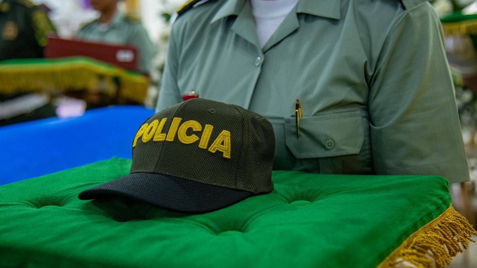 Funeral de los policías asesinados en un ataque perpetrado por una banda criminal en Colombia.