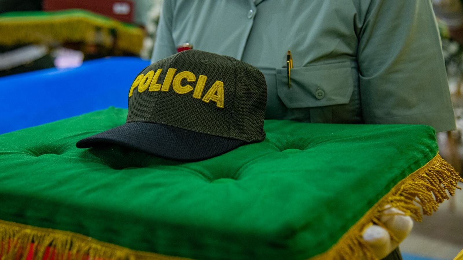 Funeral de los policías asesinados en un ataque perpetrado por una banda criminal en Colombia.