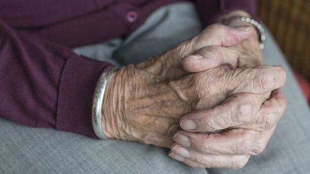 Gracias al aumento del sueldo mínimo en Chile a $500 mil, algunos bonos estatales incrementarán su monto. Tal es el caso de la asignación familiar, pensión de gracia y bono por hijo.