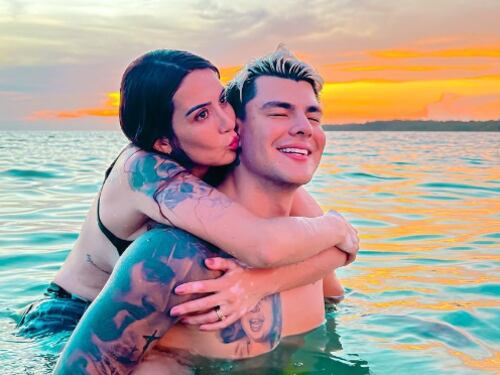 Influencer colombiana difunde video de su esposo golpeándola, luego lo defiende y dice que hay que denunciar