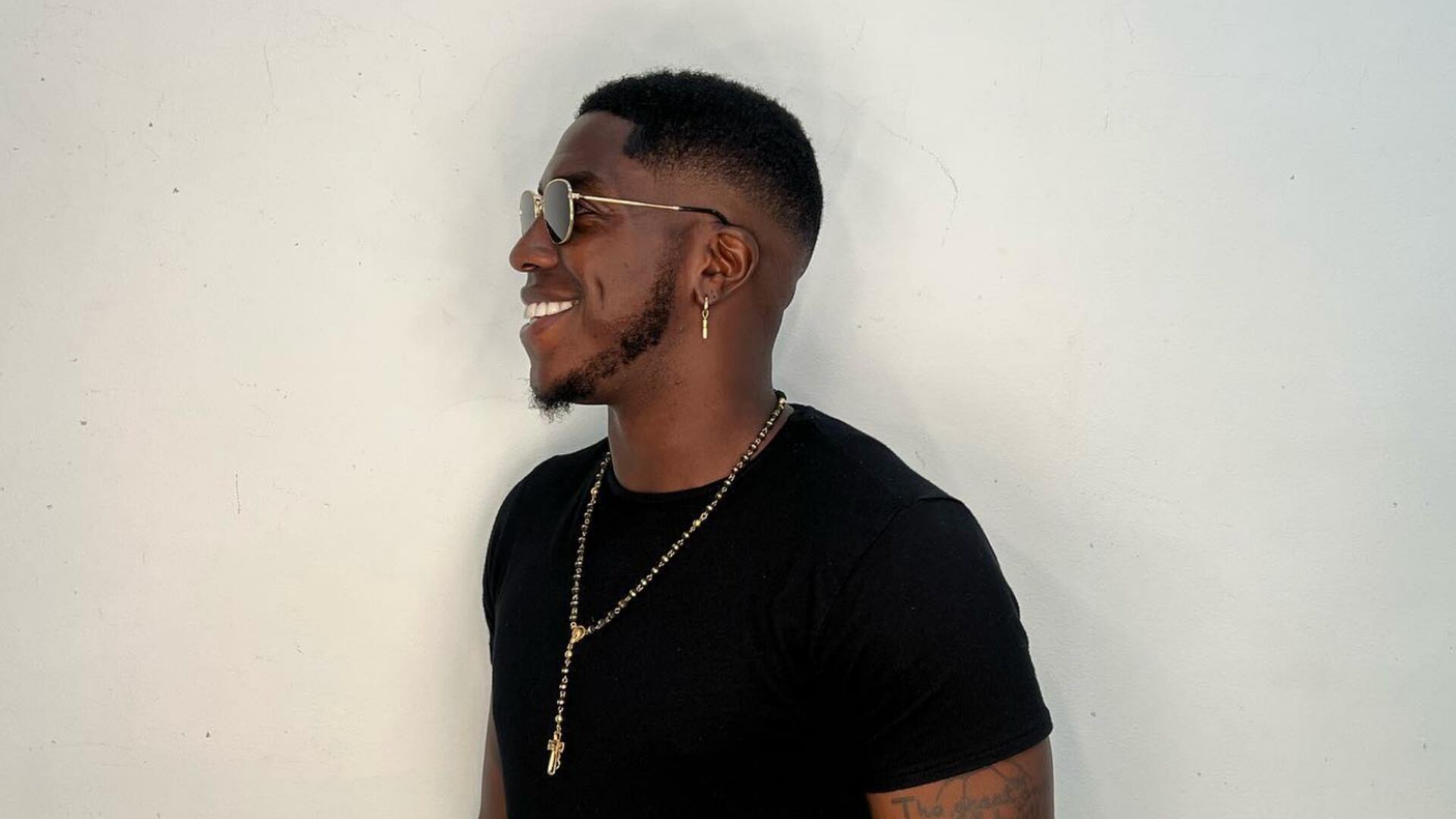 El hijo del 'Tren' Valencia compartió fotos en ropa interior