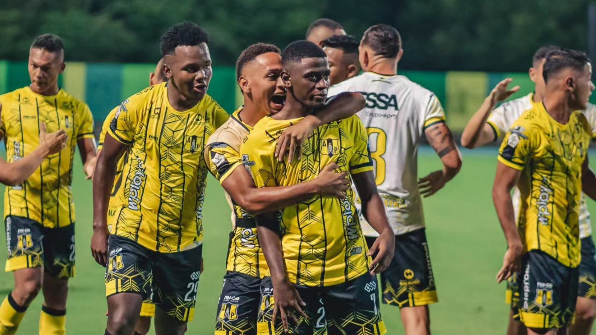 Alianza Petrolera oficialmente cambió de nombre, presentó nuevo escudo y recibió críticas.