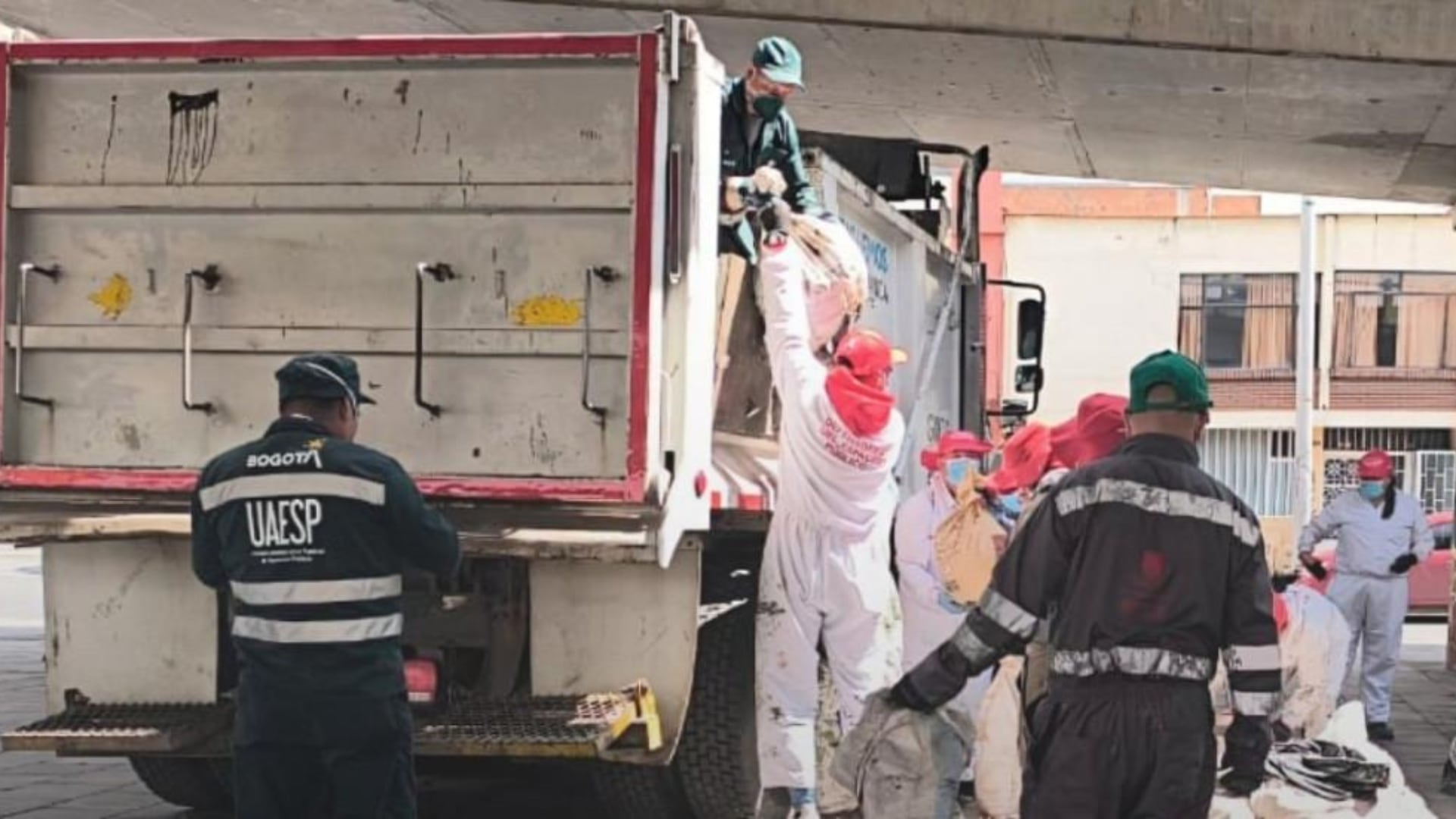 ¿Tiene muebles o escombros viejos? Así funcionan los Ecopuntos en Bogotá del 13 al 18 de abril