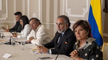 Foto Petro denuncia que “junta del narcotráfico” ordenó muerte de Miguel Uribe y estaría detrás del ataque al candidato.