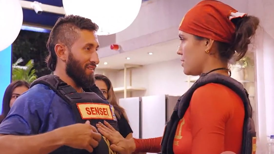 Karoline desató la polémica en Desafío XX al tergiversar un comentario de Sensei sobre Olímpico y lo golpeó en el pecho.