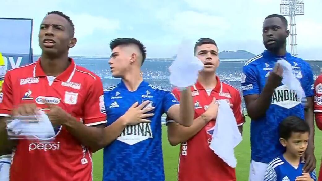 Jugadores de Millonarios y América en actos de protocolo