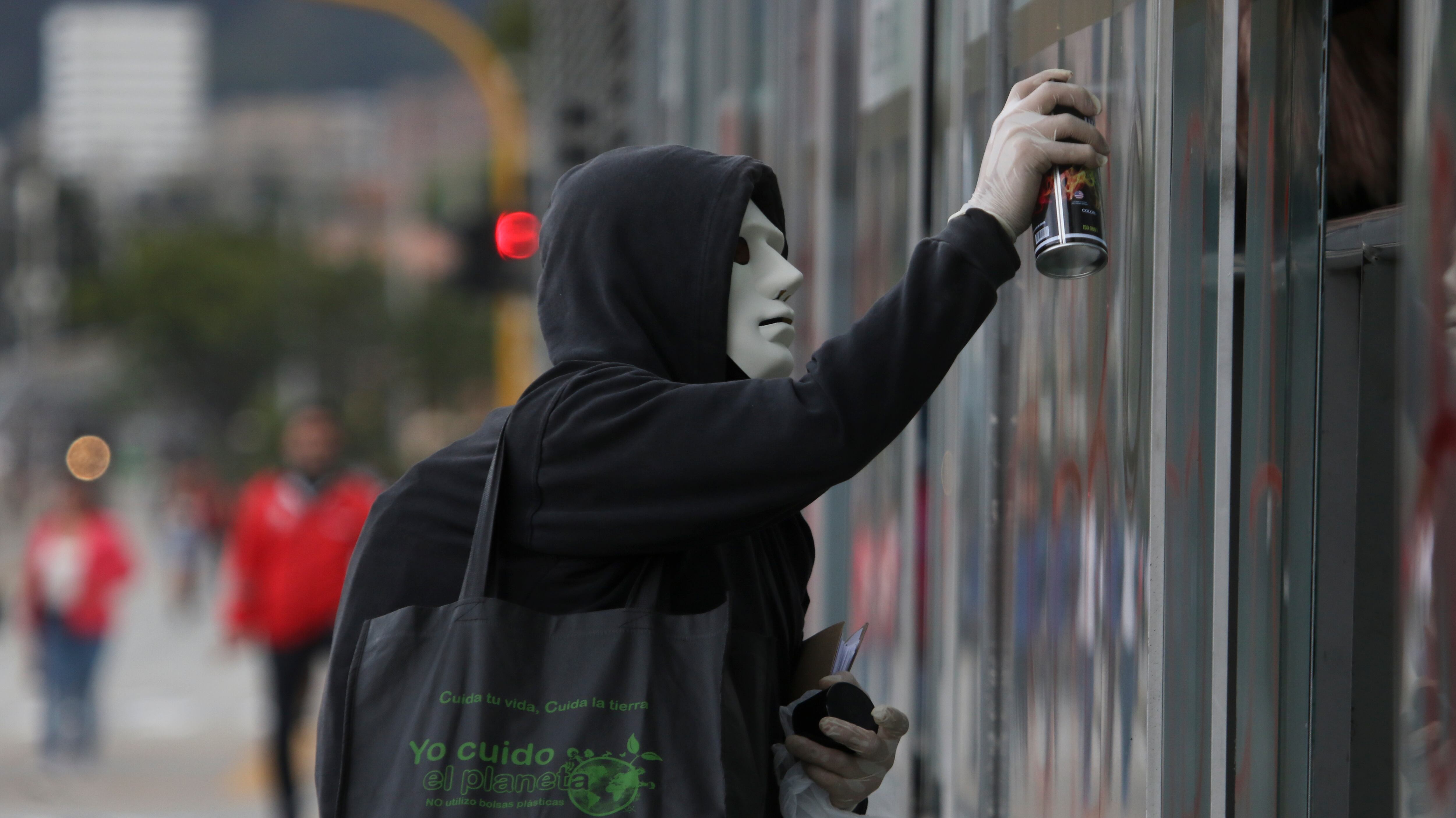 Manifestación de integrantes de la Primera Línea exigiendo la liberación de los presos políticos.