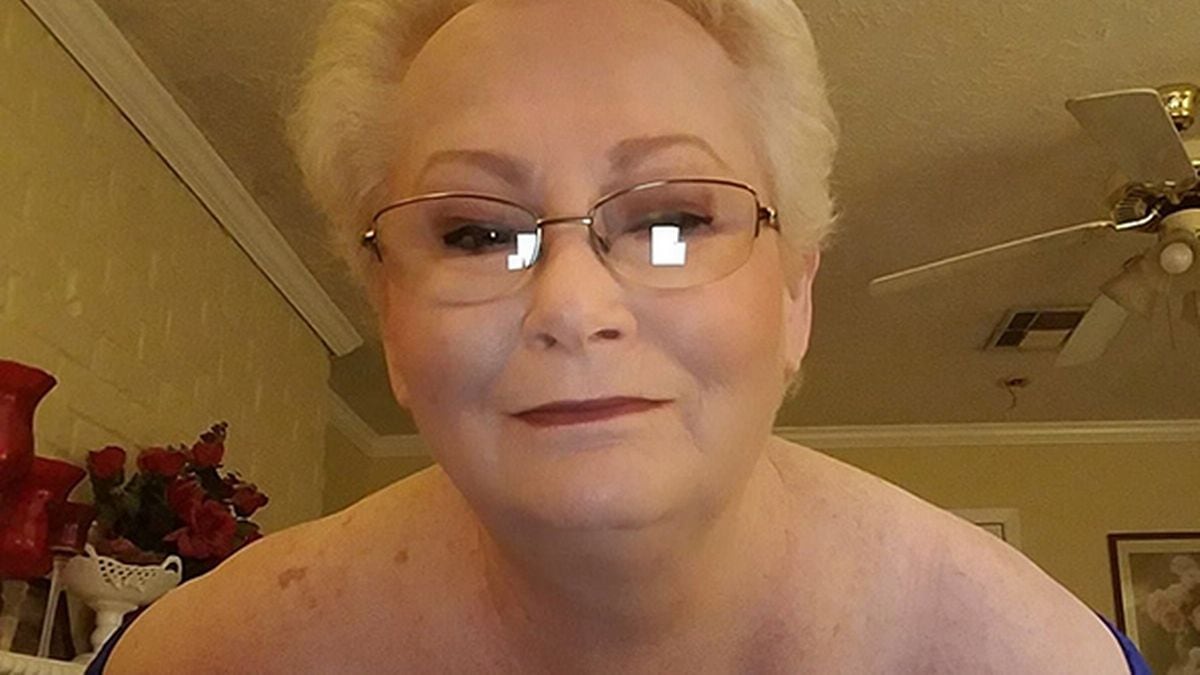 Michelle Hardenbrook, la mujer de 70 años que se enriquece en OnlyFans.
