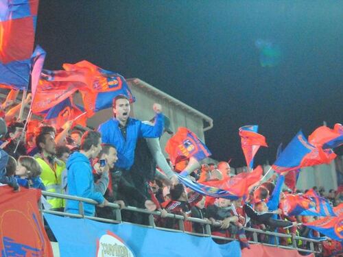 Hinchas del Ajaccio atacan a un niño con cáncer cerebral