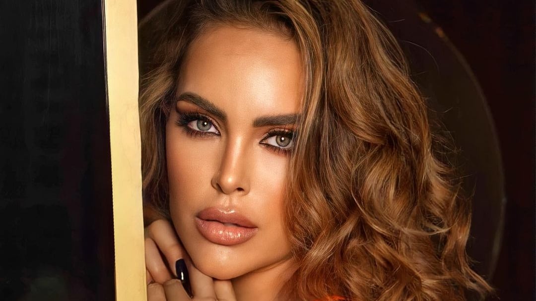 Una interpretación de Sara Corrales es necesaria en cada dramático o seriado, pues con su talento, belleza y encanto se adueña de la pantalla.