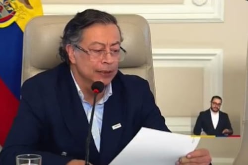 Presidente Petro se retracta por llamar “muñecas de la mafia” a periodistas tras orden de la Corte Constitucional