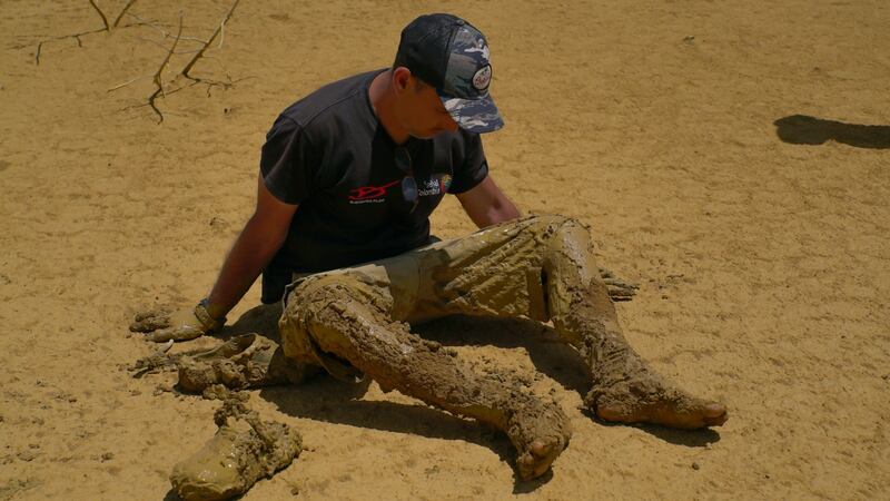 Grabación de la serie 'Aislados' y su director Óscar Darío Jiménez.