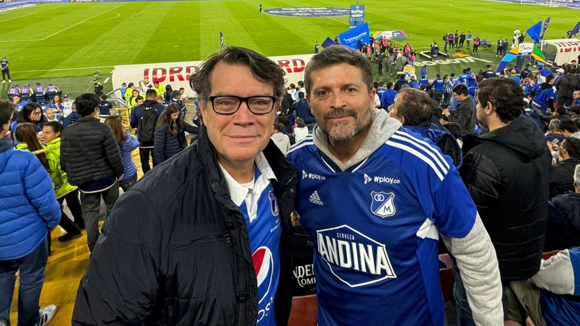 Julio César Herrera discutió con un referente del Junior para defender a los hinchas de Millonarios