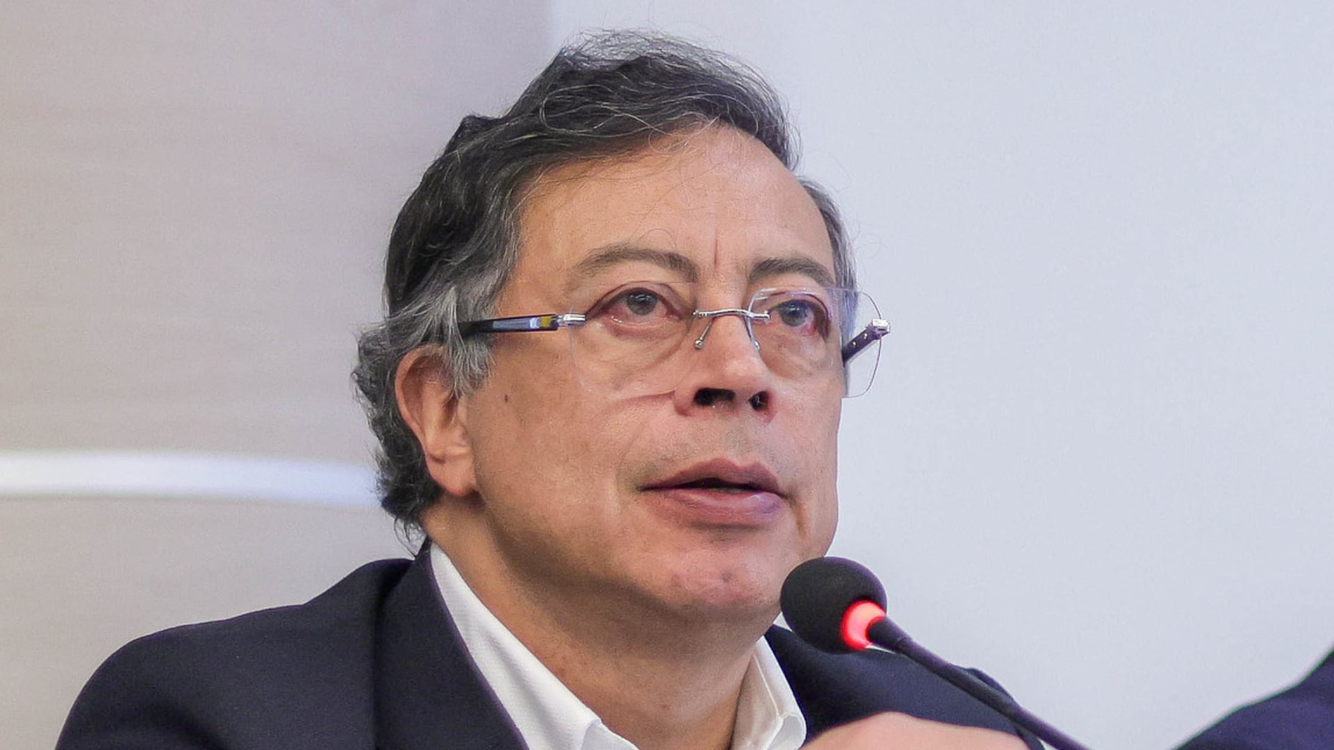 Petro propone ferrocarril eléctrico