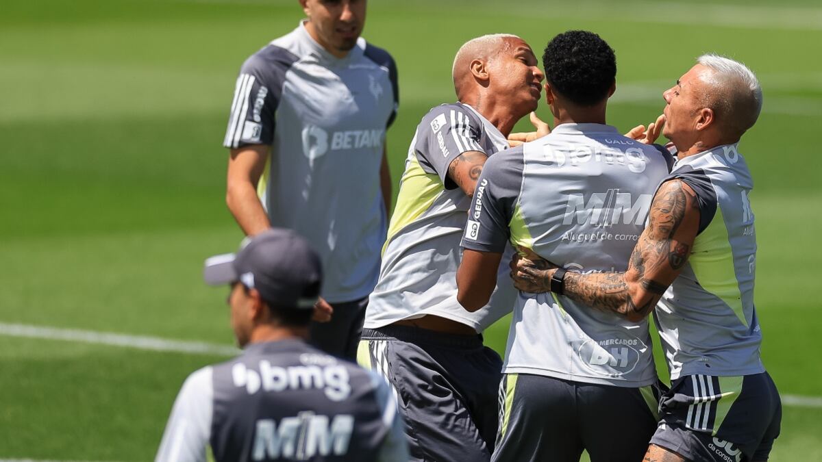 Pelea entre Deyverson y Eduardo Vargas en entrenamiento antes de la final de Libertadores