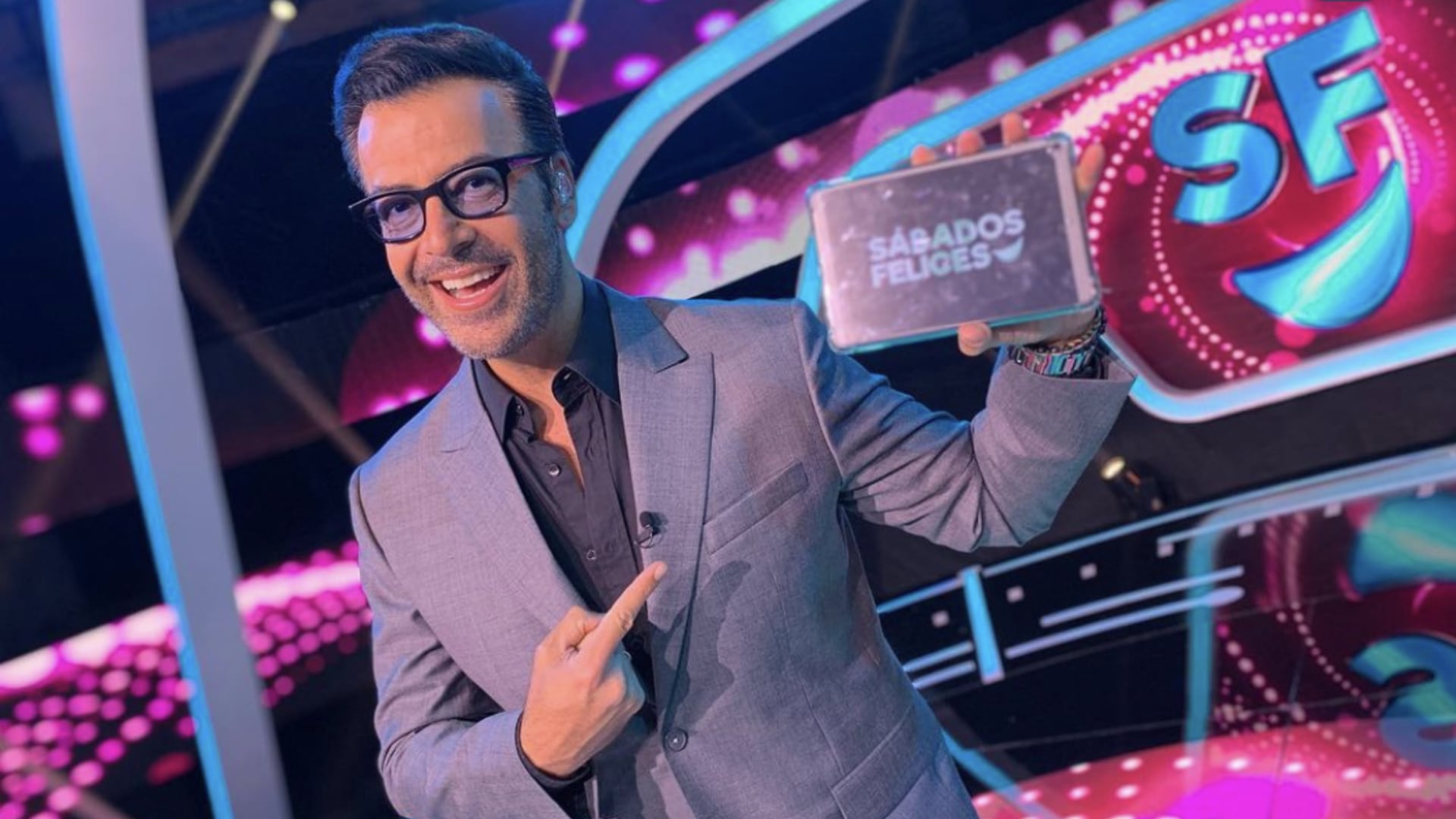 'El Gato' Humberto Rodríguez reveló que usa gafas porque sufre de fotofobia