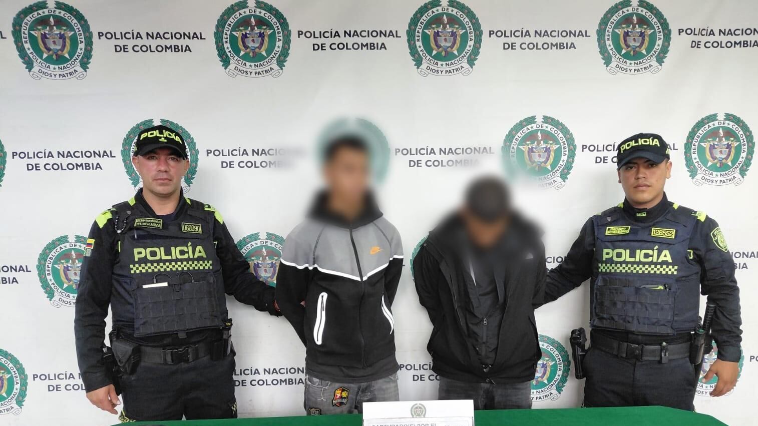 Tras una persecución en San Cristóbal fueron capturados dos delincuentes en flagrancia luego de hurtar a una mujer
