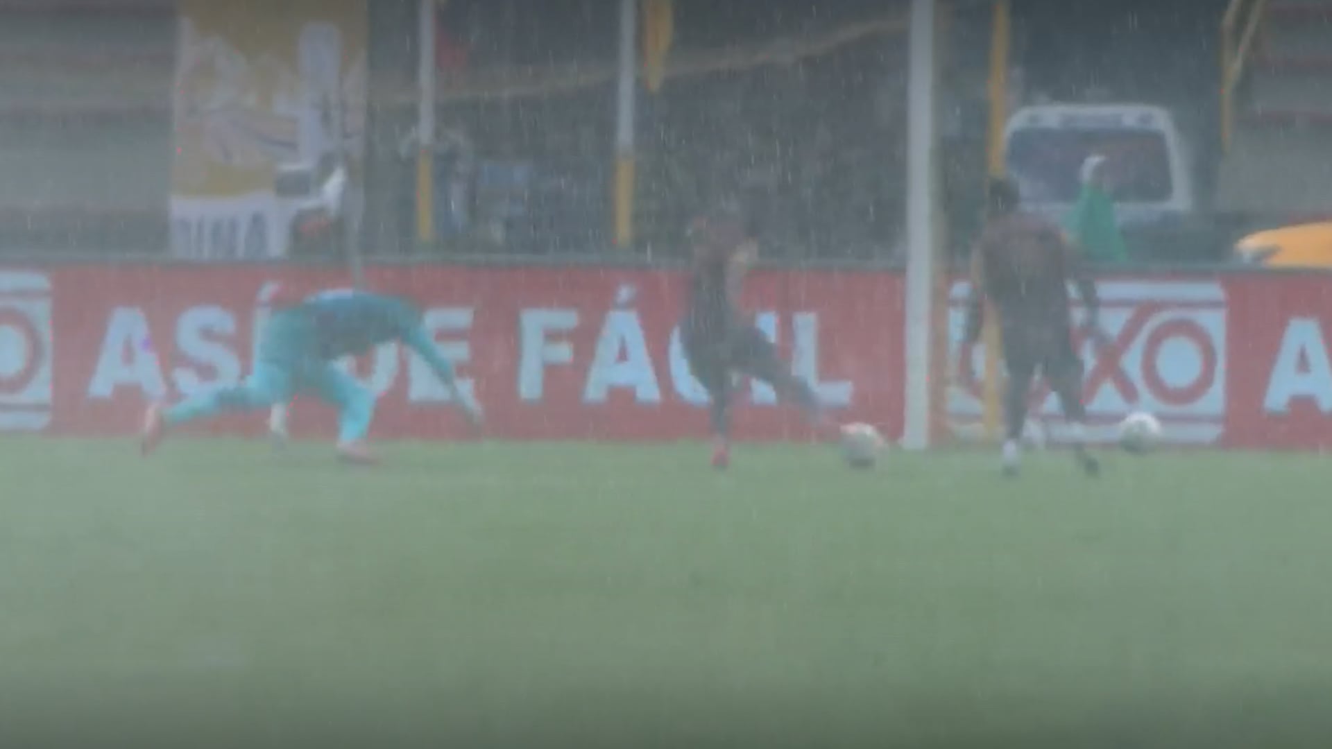 No fue su día: Falló insólito gol debajo de la portería, sin arquero y tras del hecho, es duda para la final del FPC por lesión