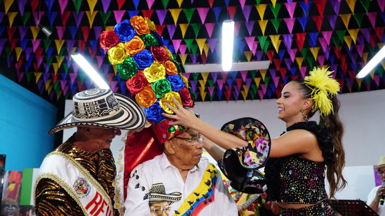 Los reyes del Carnaval de Barranquilla le rinden homenaje al maestro Pedro Ramayá Beltrán.