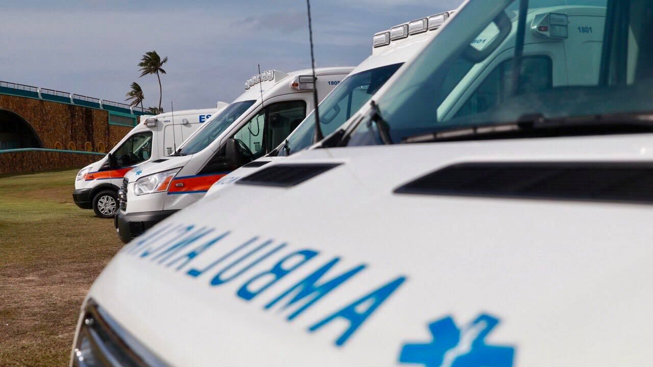 El hombre fue transportado a una institución hospitalaria para recibir atención médica.