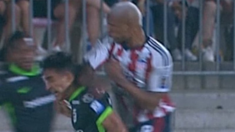 Conozca la sanción que le impusieron a Jermain Peña después de su lamentable codazo a Juan Manuel Rengifo