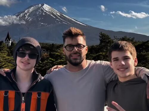 Mira cómo luce uno de los gemelos de Ricky Martin; deslumbra con el color de sus ojos