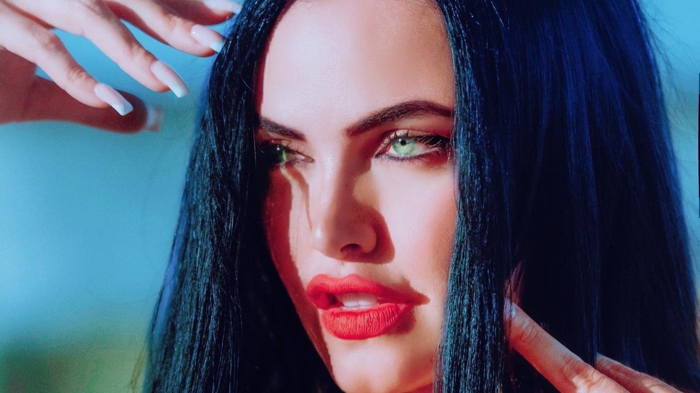 La controversial actriz Jery Sandoval llega como la tercera participante invitada por el jefe de 'La Casa de los Famosos Colombia'.