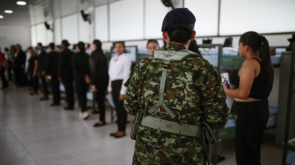 Servicio militar obligatorio para mujeres