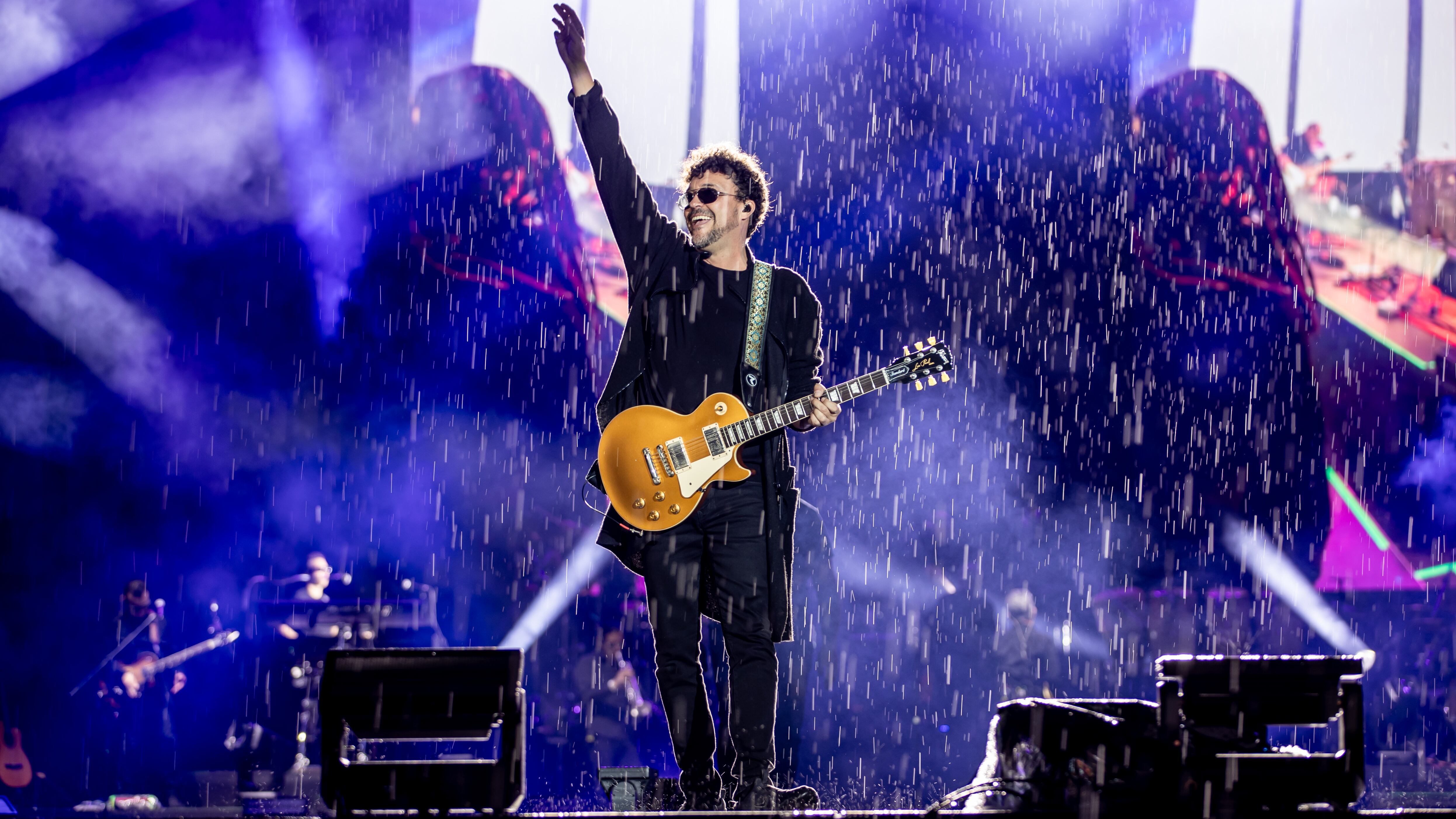 Andrés Cepeda llega al Estadio Nemesio Camacho el Campín