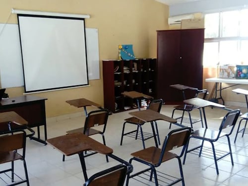 Estudiante agredió con un lapicero a su profesor en el salón de clases y lo mandó al hospital